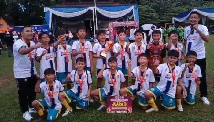 Salut dan Bangga, Bupati M. Syukur Apresiasi SSB Batang Merangin Raih Juara 3 Seri Nasional