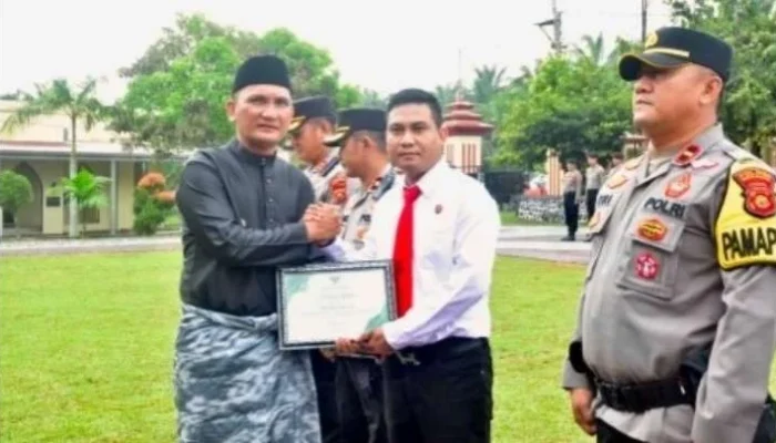 Perang Dengan Narkotika Bupati Sarolangun H.Hurmin Beri Penghargaan kepada Kapolres dan Personel Ungkap Peredaran Narkoba