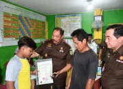 Kajati Jambi Sugeng Hariadi Lunasi Tunggakan Sekolah Dua Siswa Kurang Mampu, Pastikan Hak Pendidikan Tetap Terpenuhi