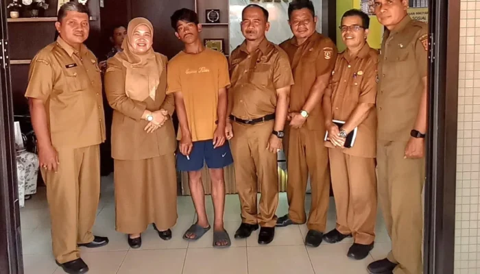 Respons Cepat Dinsos Agam, Warga Terlantar Asal Lima Puluh Kota Kembali ke Keluarga