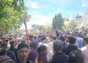 Peringatan Hari Damai Aceh ke-21 Berakhir Ricuh, Massa dan Aparat Bentrok di Banda Aceh
