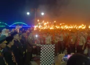 Semarak HUT ke-81 RI, Pawai Obor Sarolangun Diikuti Pelajar dan Dilepas Forkopimda