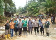 Bupati Sarolangun Pimpin Gotong Royong Bangun Jalan Rigit Beton di Trans 3 Sepintun