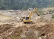 ‎Jalan Batin Pengambang–Batu Empang Rusak Parah, Kendaraan Tak Bisa Melintas, Dugaan PETI Disorot
