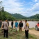 Warga Lansia Hanyut di Sungai Batang Asai, Polsek Bersama BPBD dan Masyarakat Lakukan Pencarian
